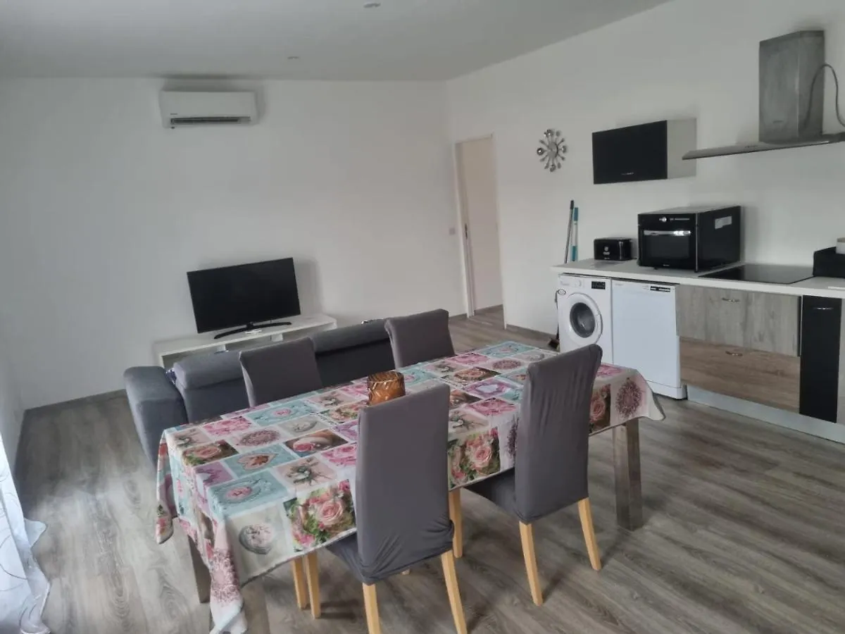 Apartment Appartement Sejour , Cure Cransac Au 1Er Etage 2 Nuits Minimum